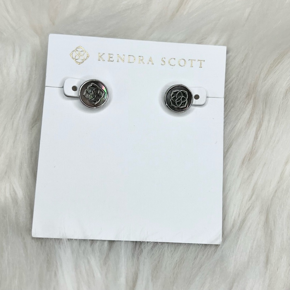 Kendra Scott Dira studs in black mother of pearl - Picture 4 of 4